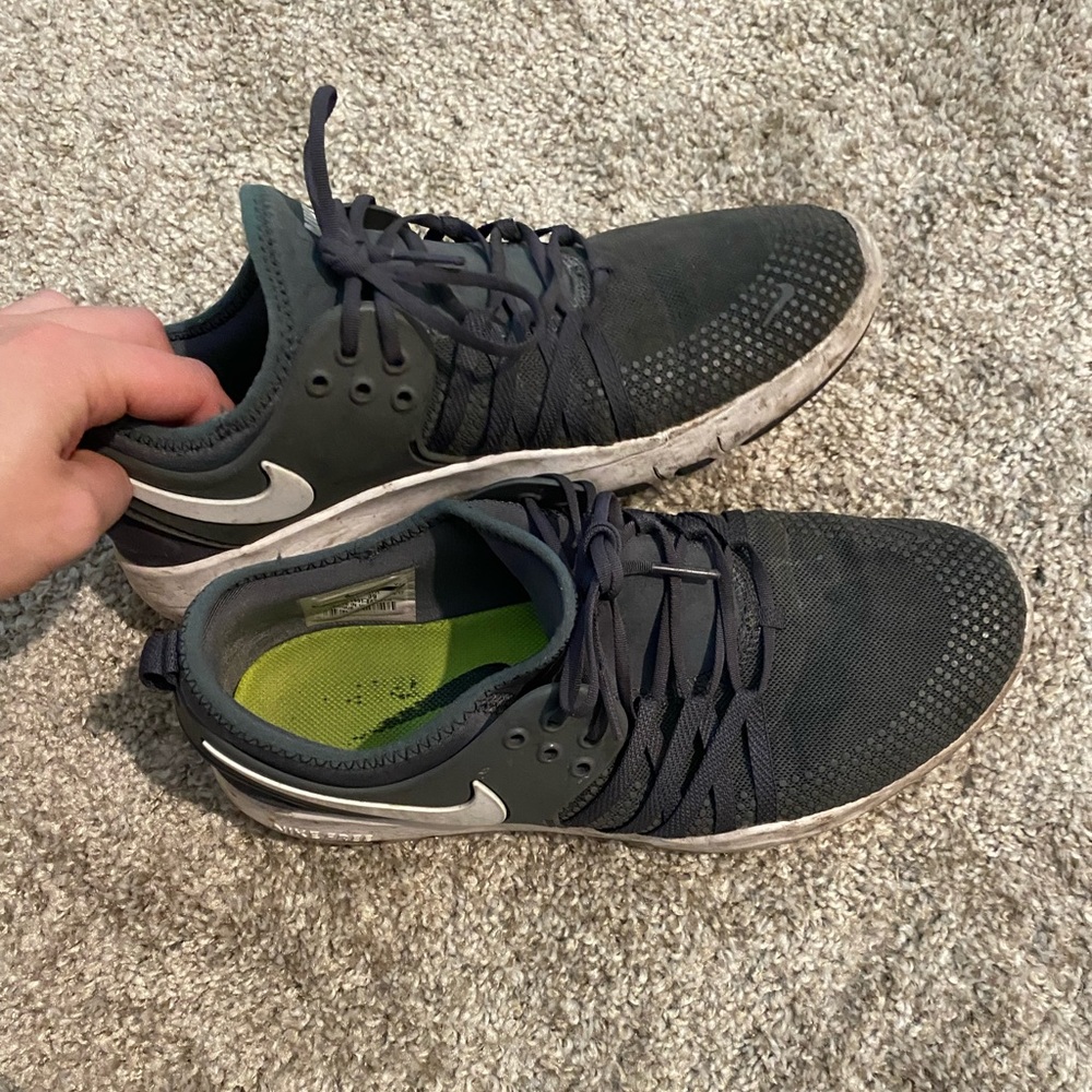 Size 8 NIKE